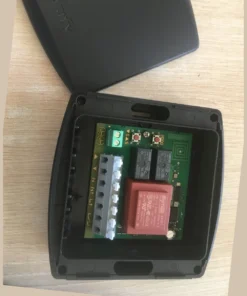 ريسيفر سومفي RTS بمدخل مفتاح لموتور الشيش — Somfy RTS receiver with dry contact 1841102 — البوردة من قريب — الترانس والريليهات — صورة 6