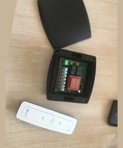 ريسيفر سومفي RTS بمدخل مفتاح لموتور الشيش — Somfy RTS receiver with dry contact 1841102 — مفتوح مع Situo 1 RTS من زاوية تانية — صورة 8